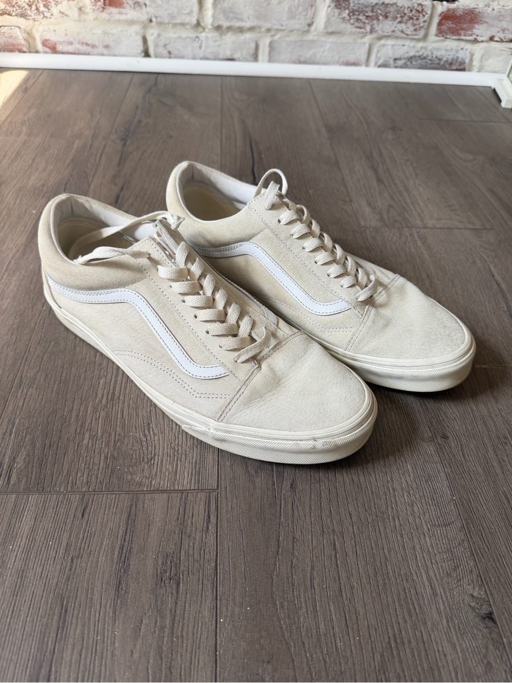 Men's Vans Old Skool Suede Sneakers in Cream with White Accent